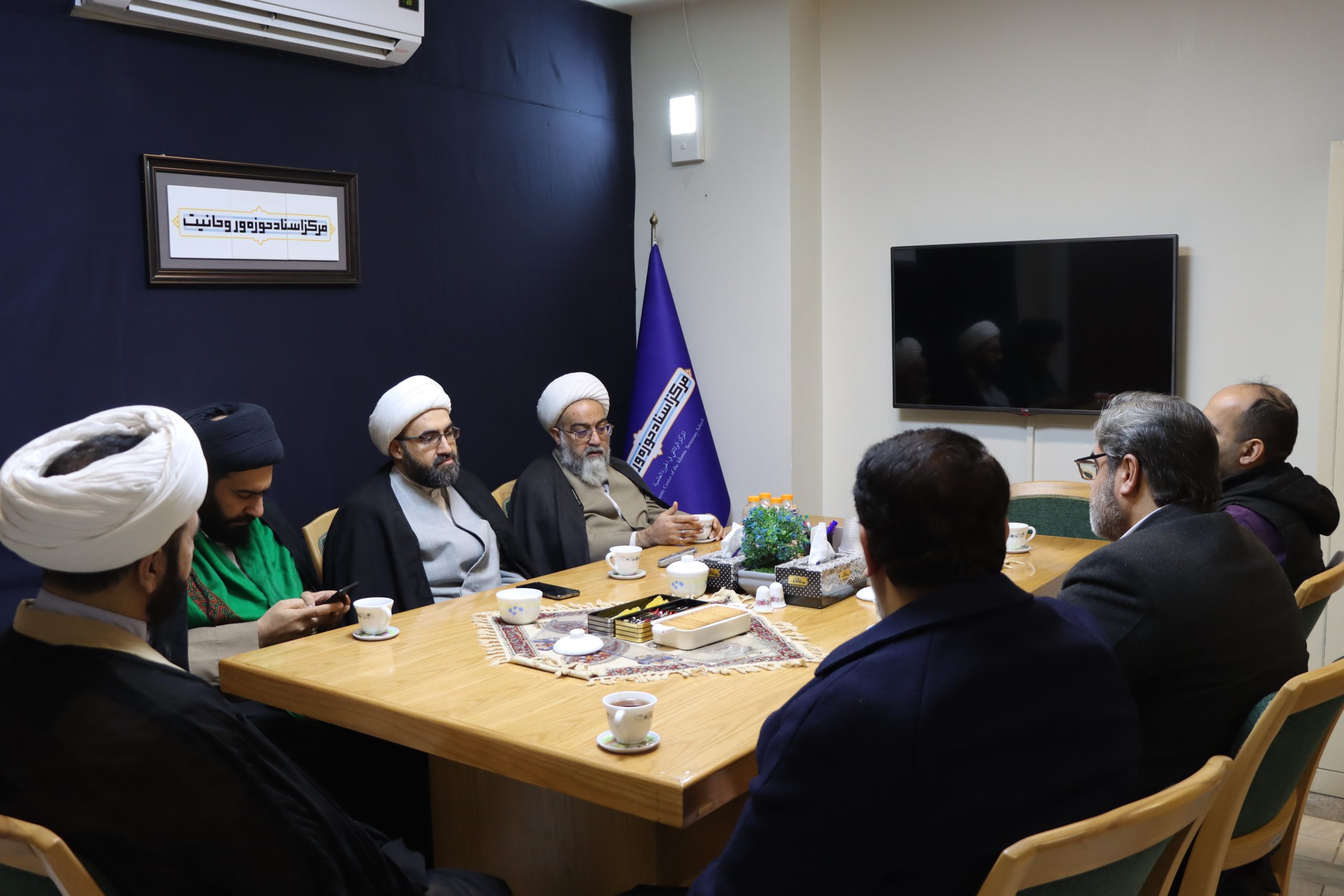 رئیس بنیاد بین‌المللی امامت از مرکز اسناد حوزه و روحانیت بازدید کرد