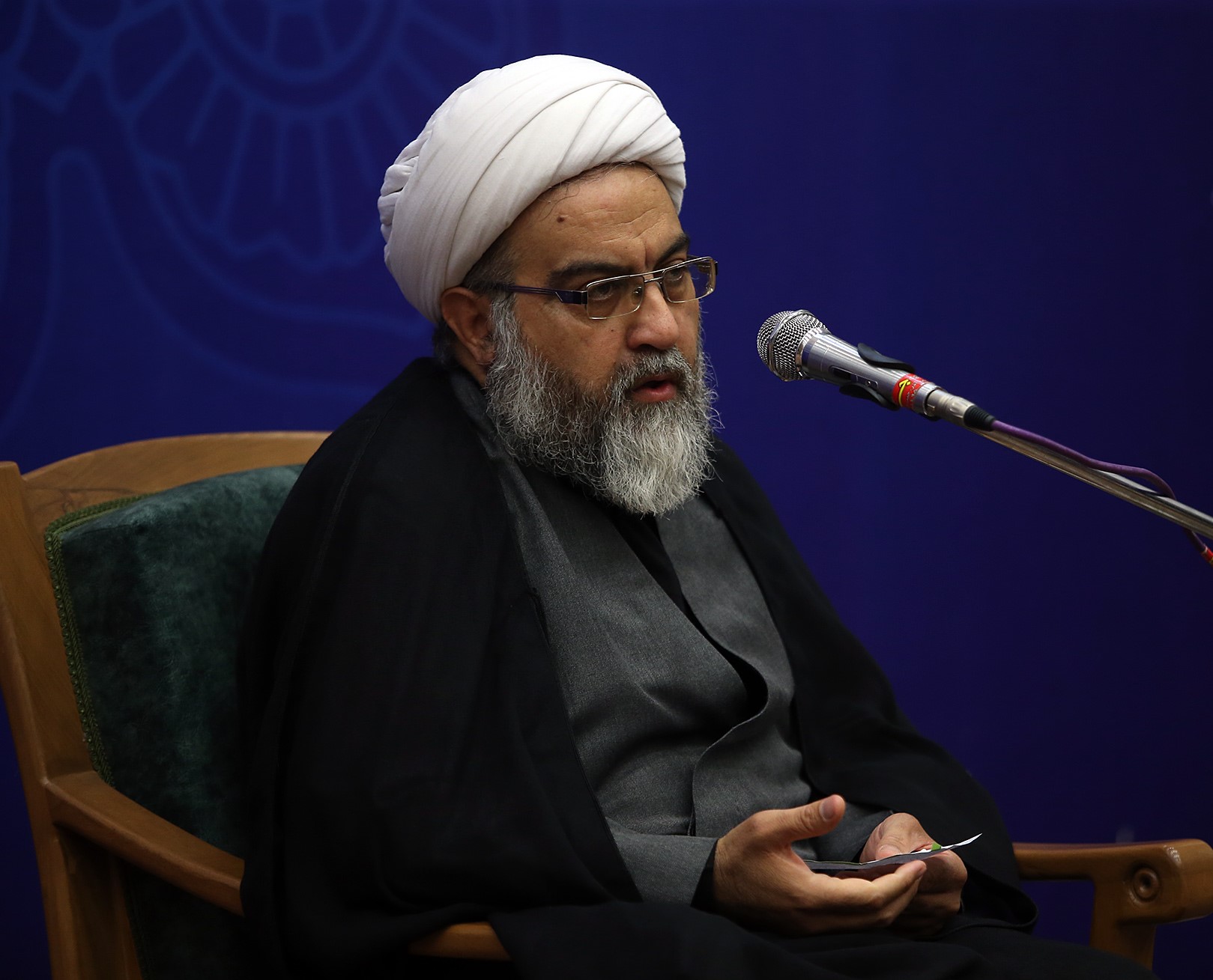 ما باید میان دو بعد عبادی و معنوی اربعین با ابعاد اجتماعی، فرهنگی و تمدنی آن تعادل برقرار کنیم.